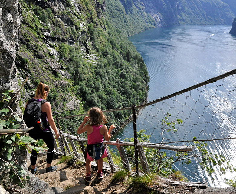 The ascent to Skageflå