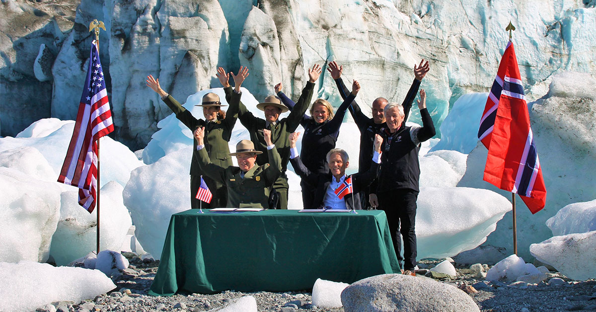 Signering av avtale med Glacier Bay National Park